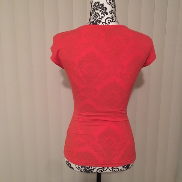 GUESS short sleeve deep V rayon top - Picture 4 of 6